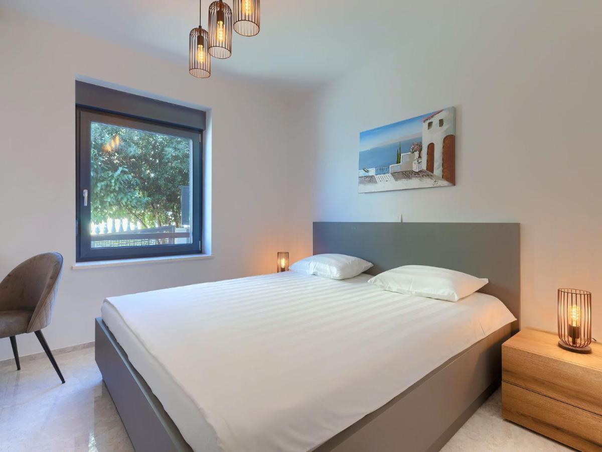 Wing 77 By Interhome Apartment Pula