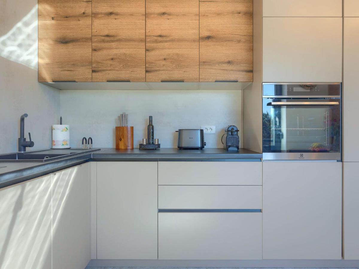 Wing 77 By Interhome Apartment Pula