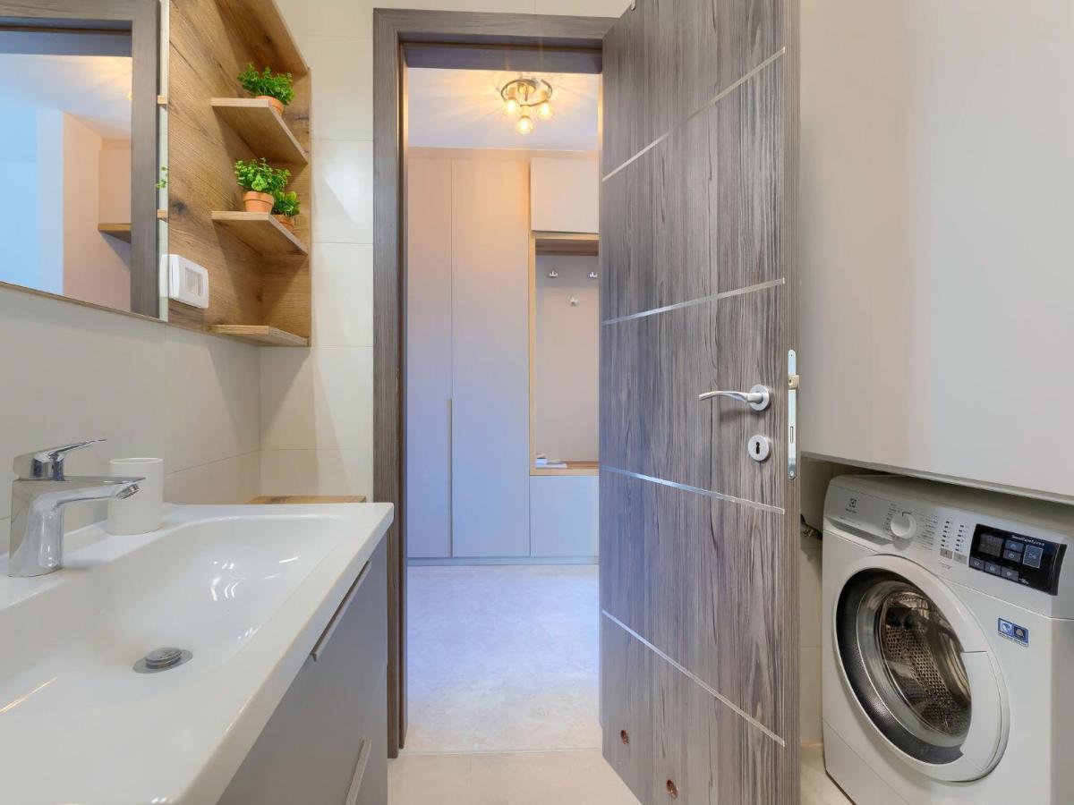 Wing 77 By Interhome Lägenhet