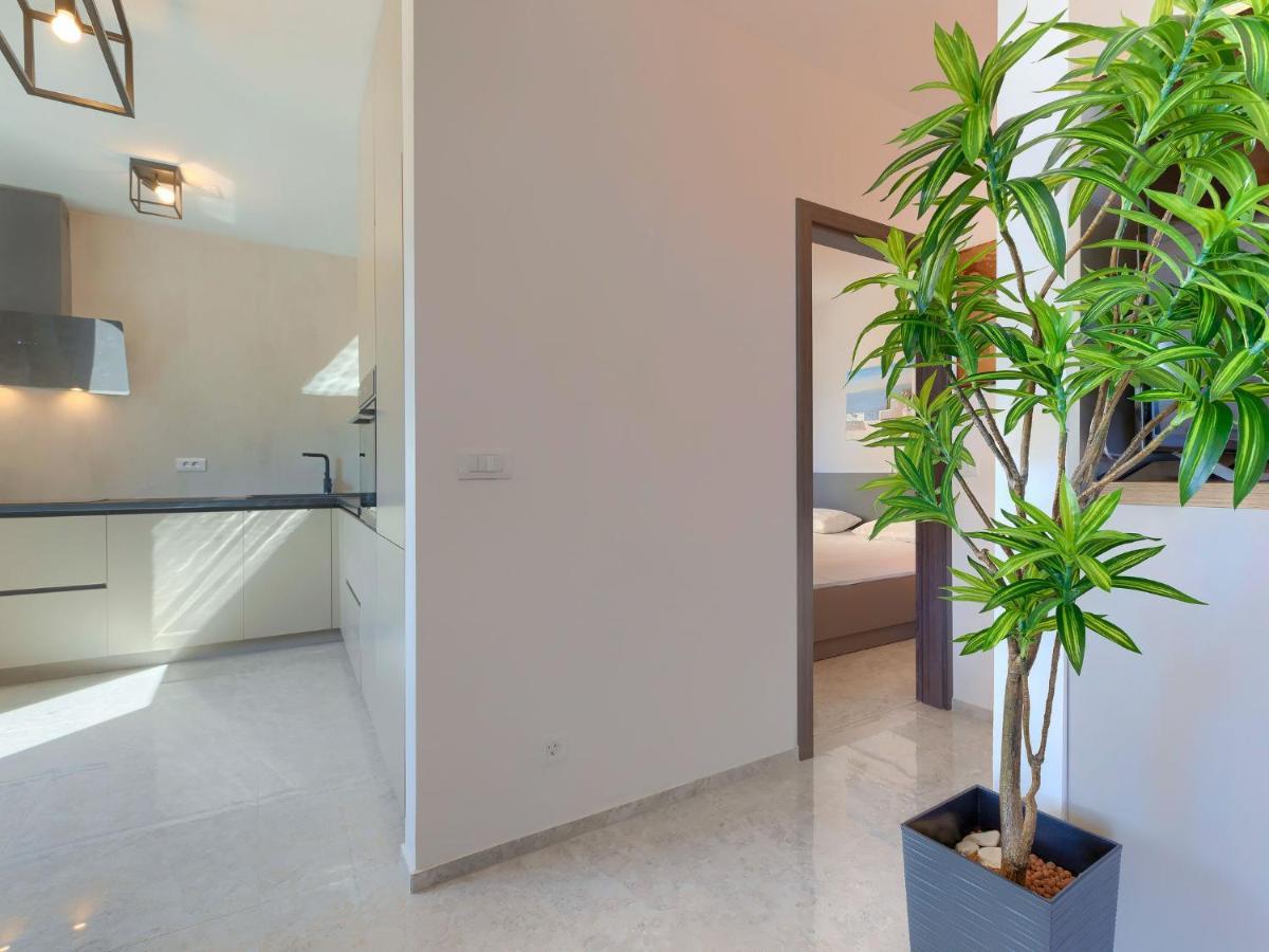 Wing 77 By Interhome